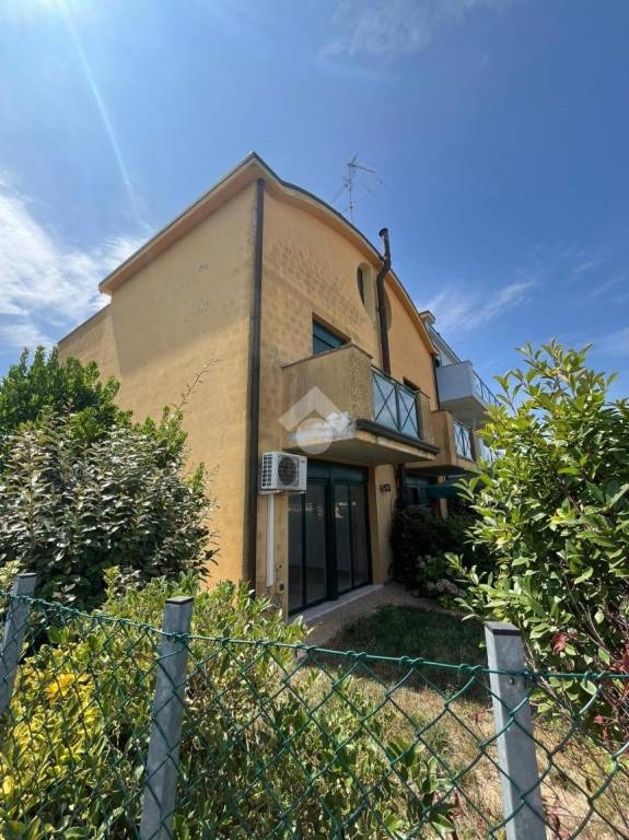 casa indipendente in vendita a Ravenna in zona Gambellara