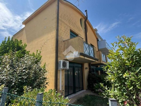 casa indipendente in vendita a Ravenna in zona San Pietro in Vincoli