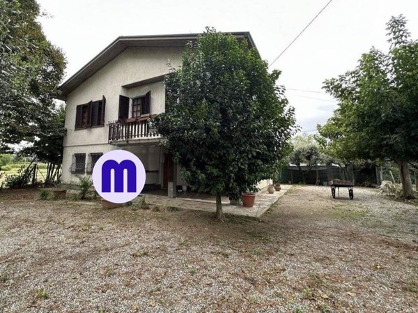 casa indipendente in vendita a Ravenna in zona Mezzano