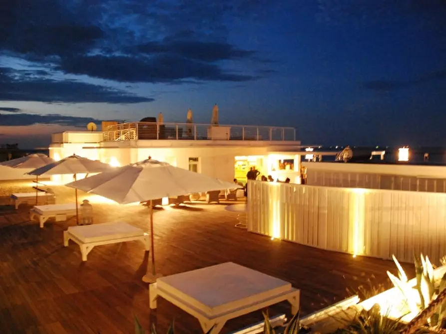 negozio in vendita a Ravenna in zona Lido Adriano