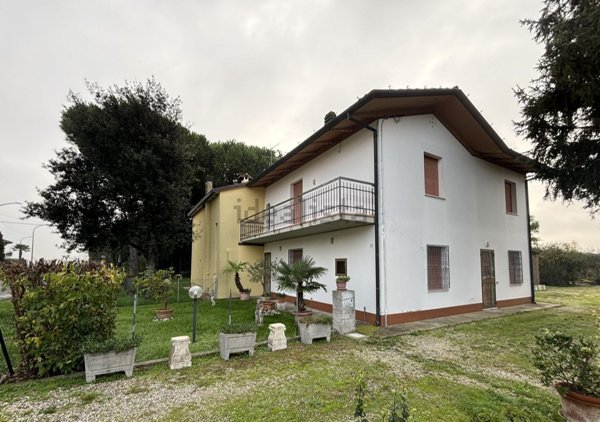 casa indipendente in vendita a Ravenna in zona Santo Stefano