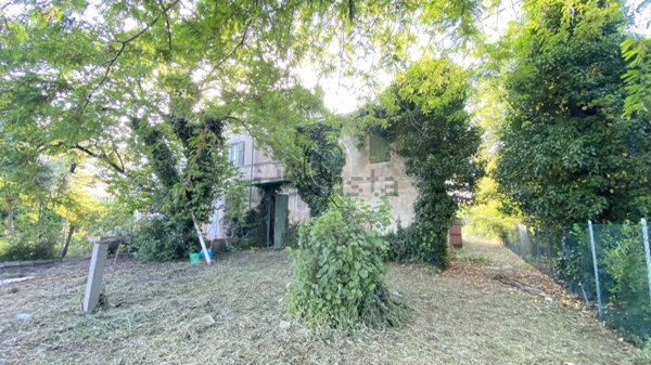 esavano in vendita a Ravenna in zona Santo Stefano