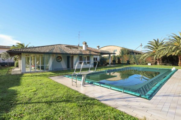 casa indipendente in vendita a Ravenna in zona Piangipane