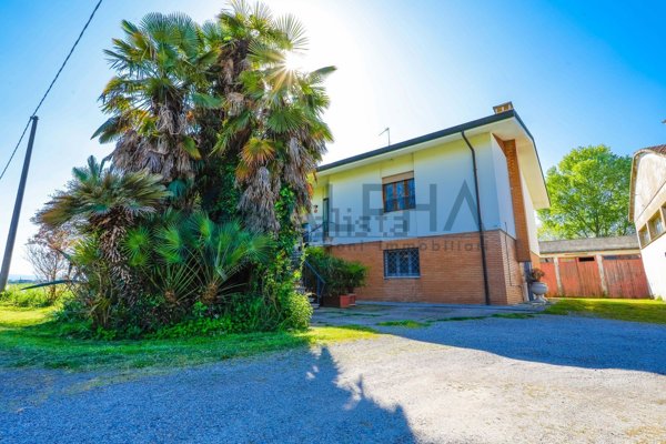 casa indipendente in vendita a Ravenna in zona Casemurate