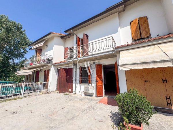 casa indipendente in vendita a Ravenna in zona Porto Fuori