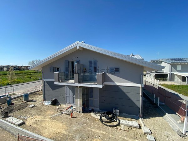 casa indipendente in vendita a Ravenna in zona Lido di Classe