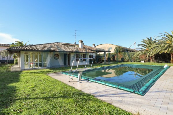 casa indipendente in vendita a Ravenna