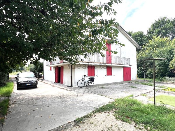 casa indipendente in vendita a Ravenna in zona Punta Marina Terme