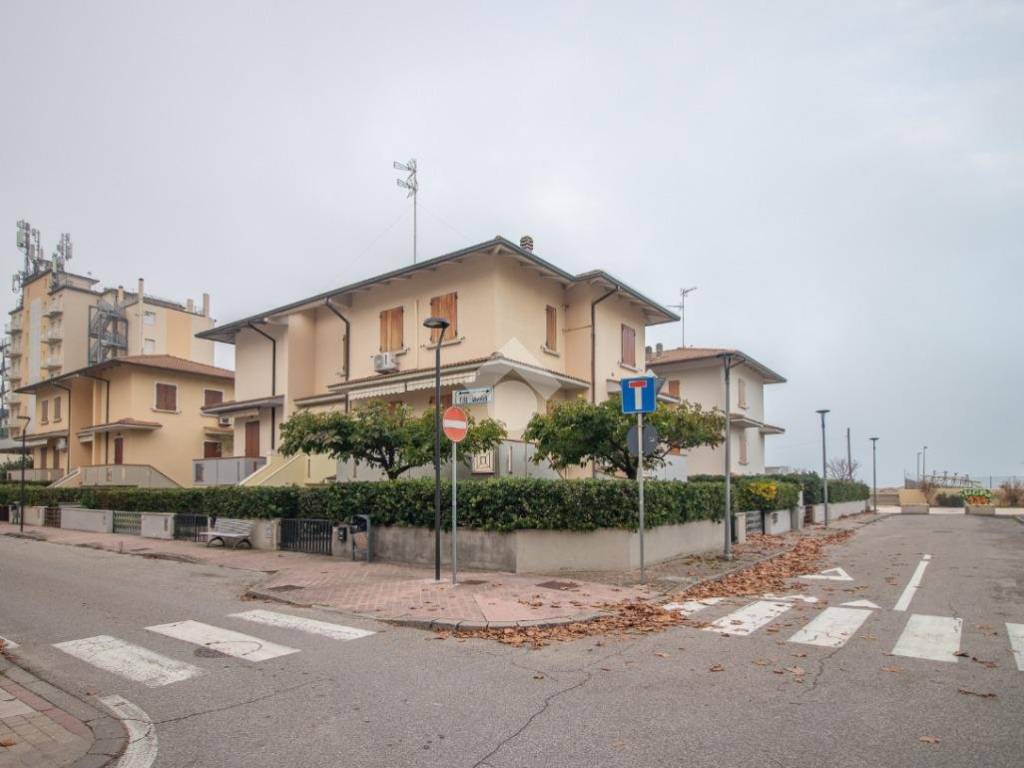 casa indipendente in vendita a Ravenna in zona Lido di Classe