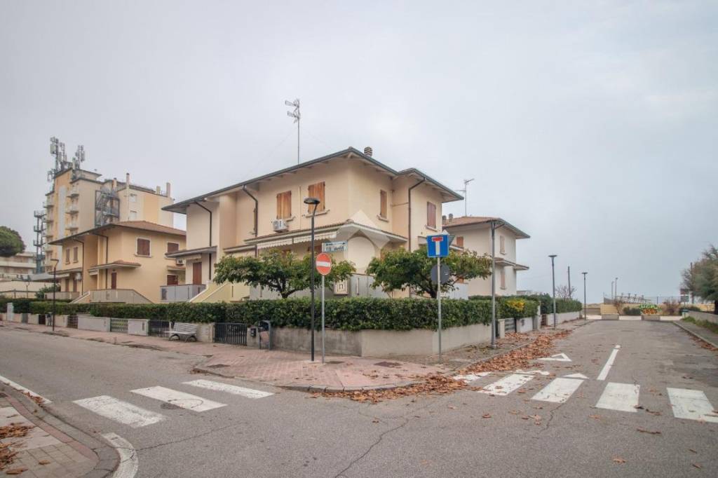 casa indipendente in vendita a Ravenna in zona Lido di Classe