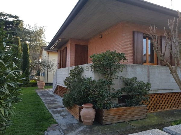 casa indipendente in vendita a Ravenna in zona Santo Stefano