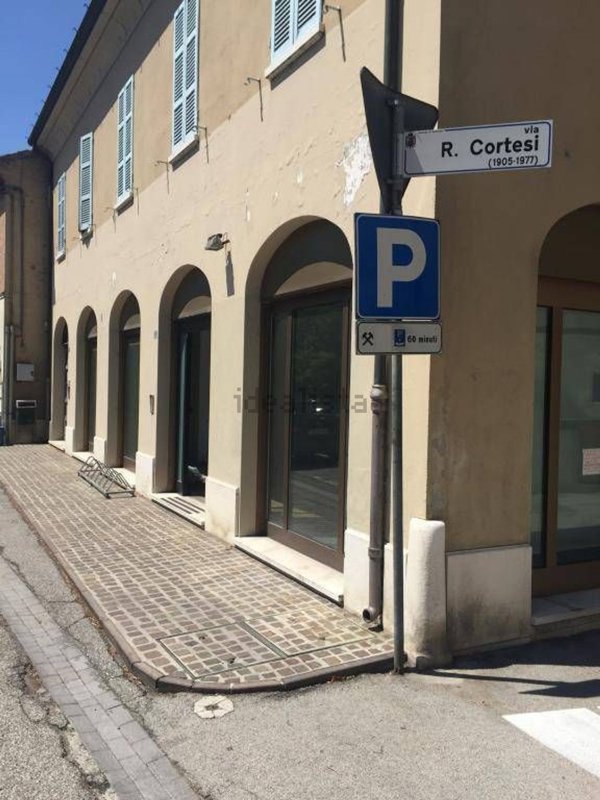 locale commerciale in vendita a Ravenna in zona Coccolia