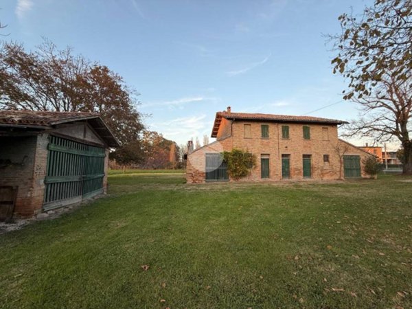 casa indipendente in vendita a Ravenna in zona Castiglione di Ravenna