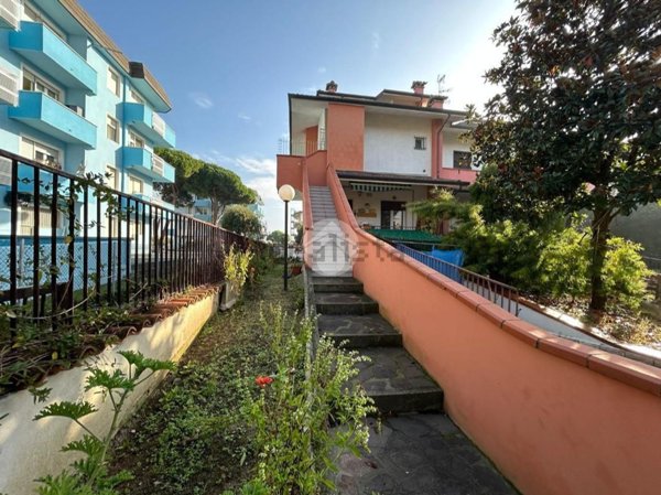 casa indipendente in vendita a Ravenna in zona Lido Adriano