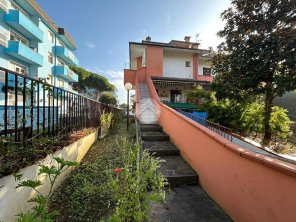 casa indipendente in vendita a Ravenna in zona Lido Adriano