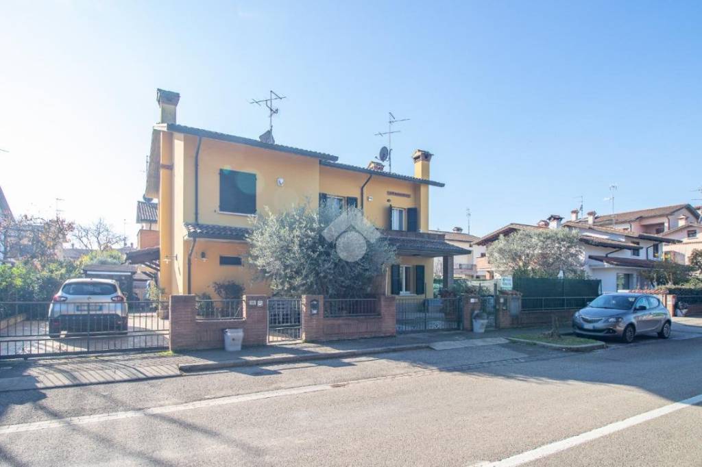 casa indipendente in vendita a Ravenna in zona Borgo Montone