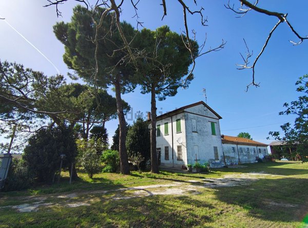 casa indipendente in vendita a Ravenna in zona Mezzano
