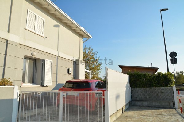 casa indipendente in vendita a Ravenna in zona Punta Marina Terme