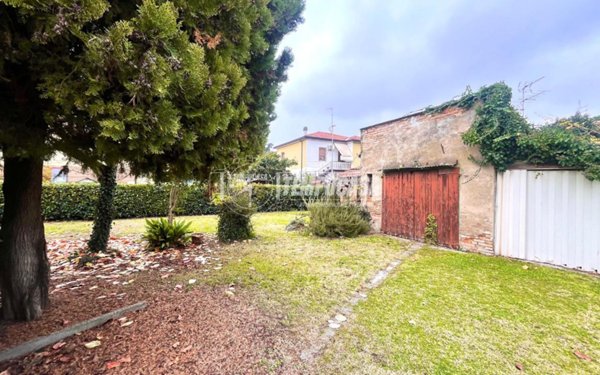 terreno edificabile in vendita a Ravenna in zona Ragone