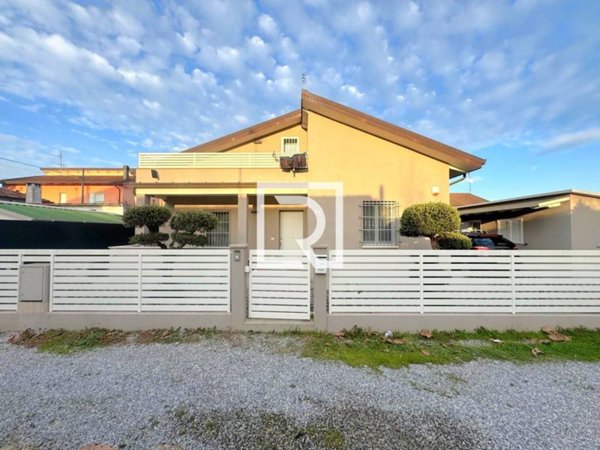 casa indipendente in vendita a Ravenna in zona Castiglione di Ravenna