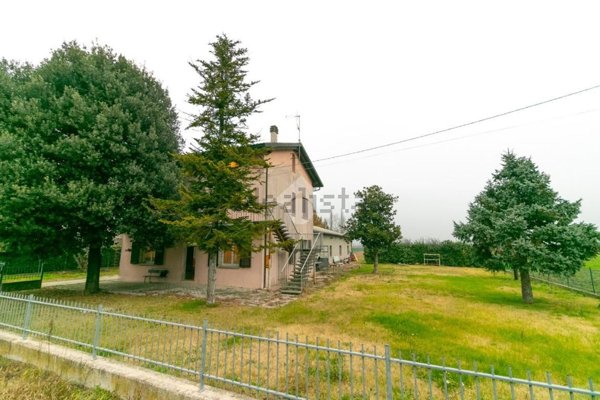 casa indipendente in vendita a Ravenna in zona Roncalceci