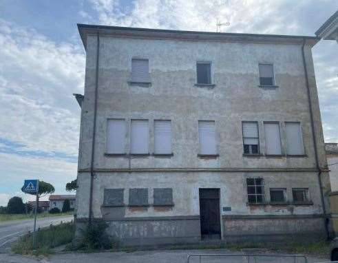 locale di sgombero in vendita a Ravenna in zona Classe