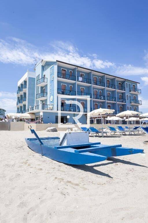 negozio in vendita a Ravenna in zona Lido di Savio