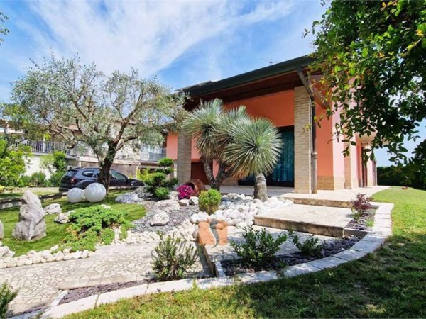 casa indipendente in vendita a Ravenna in zona Classe