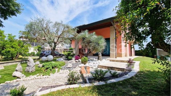 casa indipendente in vendita a Ravenna in zona Classe