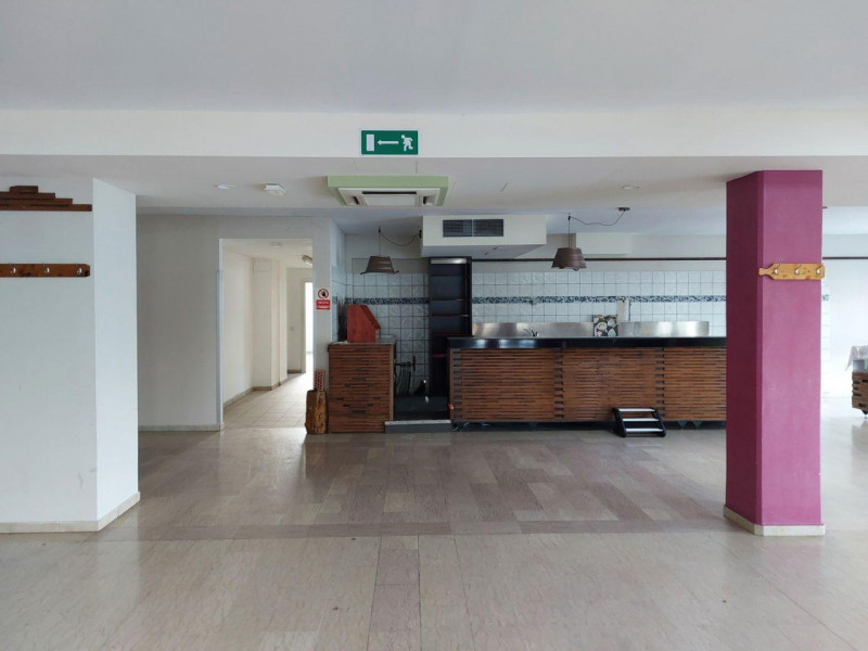locale commerciale in vendita a Ravenna