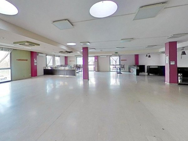 locale commerciale in vendita a Ravenna