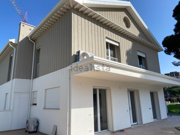 casa indipendente in vendita a Ravenna in zona Lido di Savio