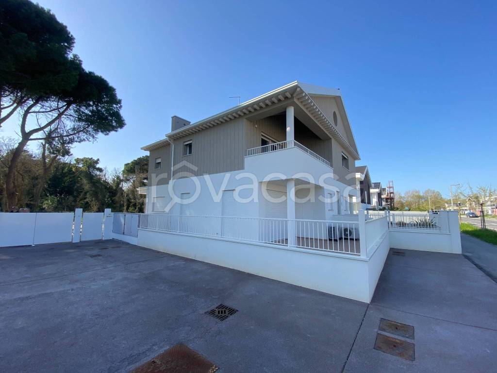 casa indipendente in vendita a Ravenna in zona Lido di Savio