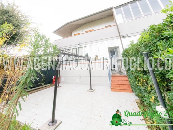 casa indipendente in vendita a Ravenna in zona Lido Adriano