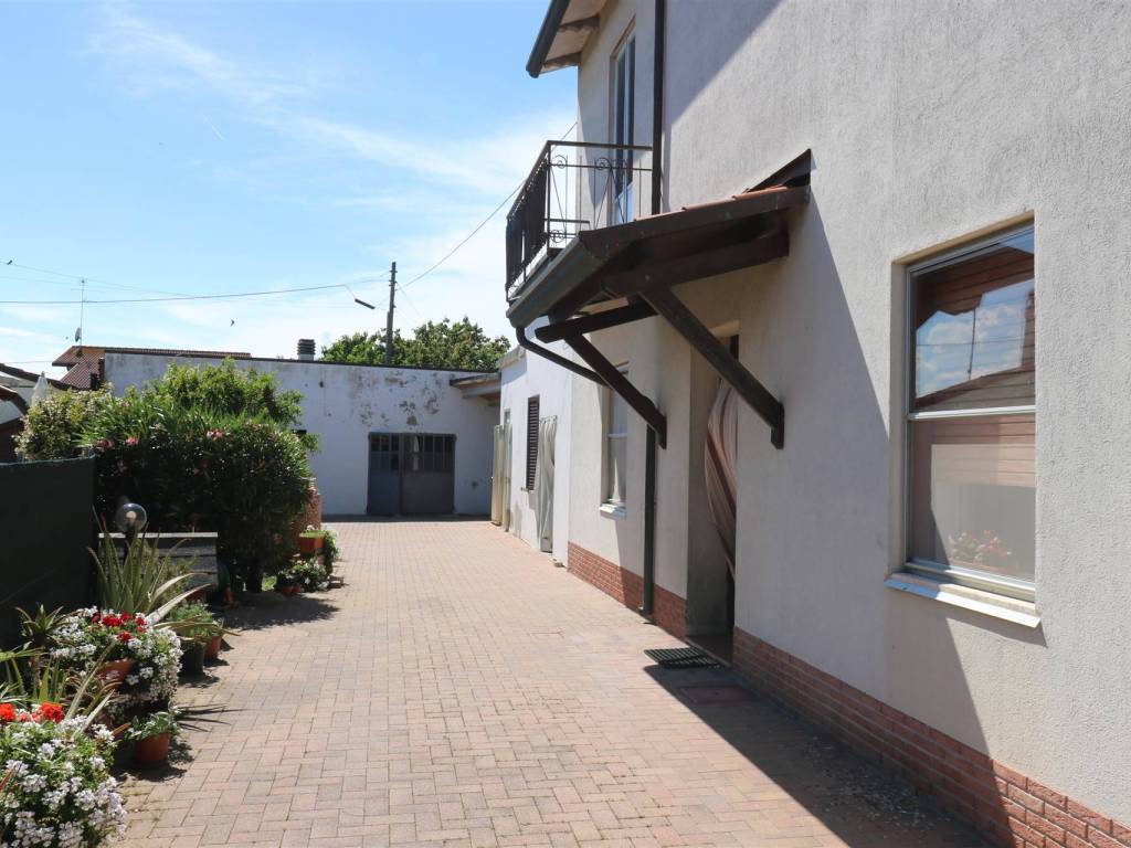 casa indipendente in vendita a Ravenna in zona Mandriole