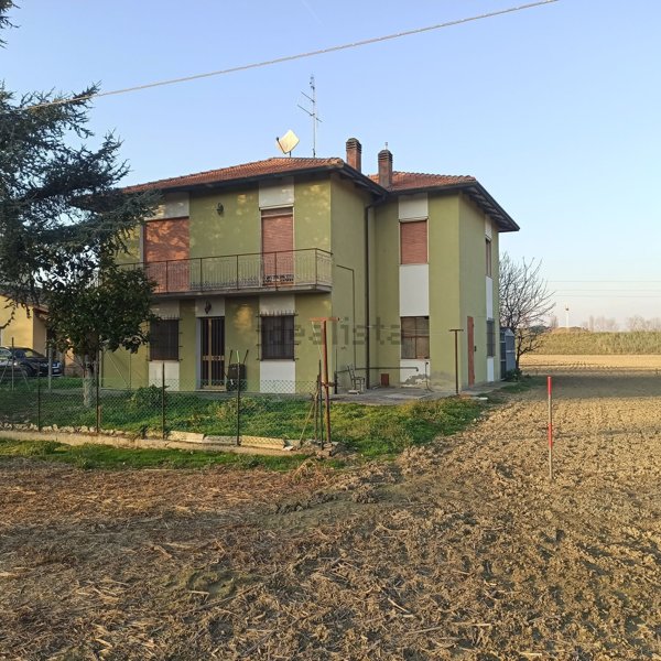 casa indipendente in vendita a Ravenna in zona Madonna dell'Albero