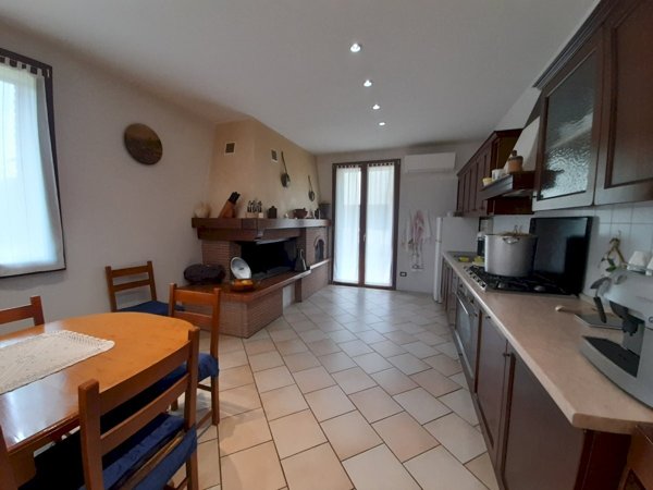 casa indipendente in vendita a Ravenna in zona Classe