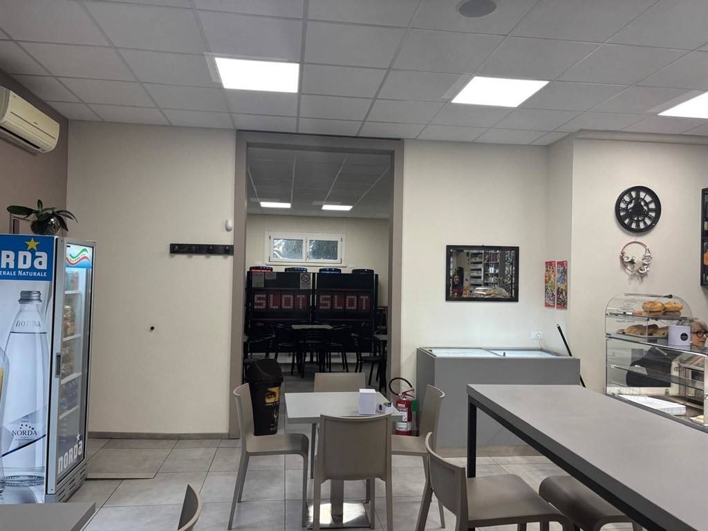 negozio in vendita a Ravenna in zona Sant'Alberto