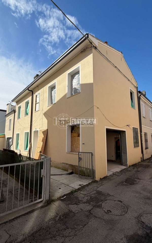 casa indipendente in vendita a Ravenna in zona Centro Storico