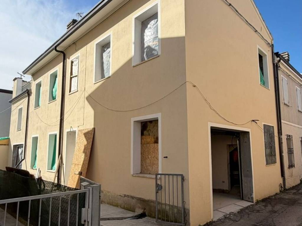 casa indipendente in vendita a Ravenna in zona Centro Storico