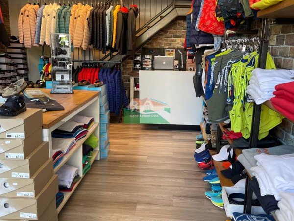 negozio in vendita a Ravenna in zona Punta Marina Terme