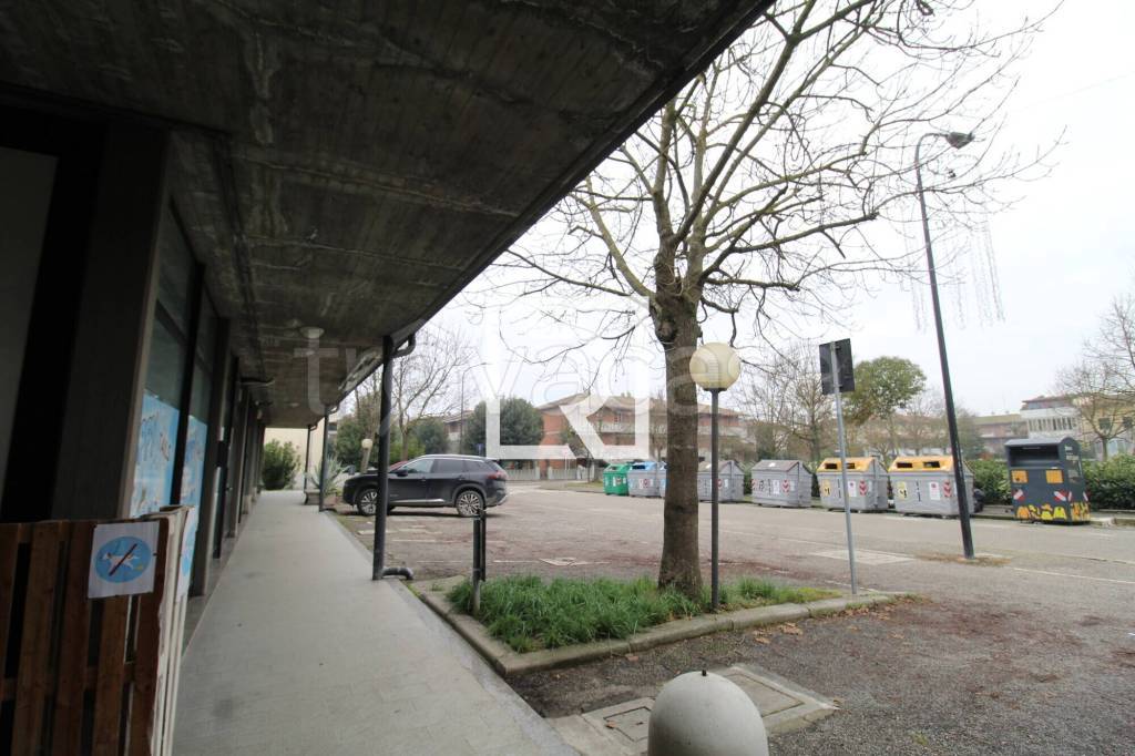 negozio in vendita a Ravenna in zona Punta Marina Terme