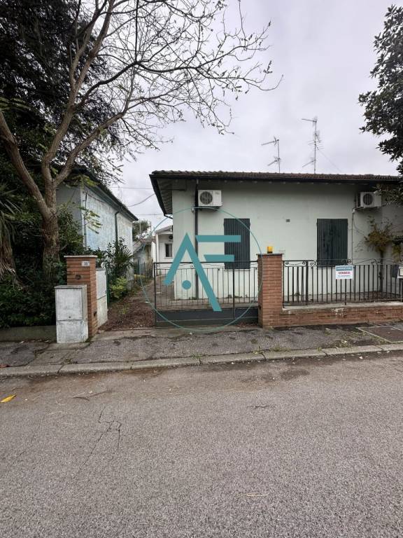 casa indipendente in vendita a Ravenna in zona Marina di Ravenna
