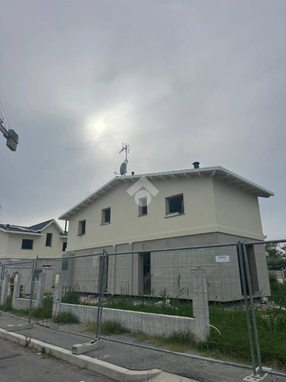 casa semindipendente in vendita a Ravenna in zona Classe