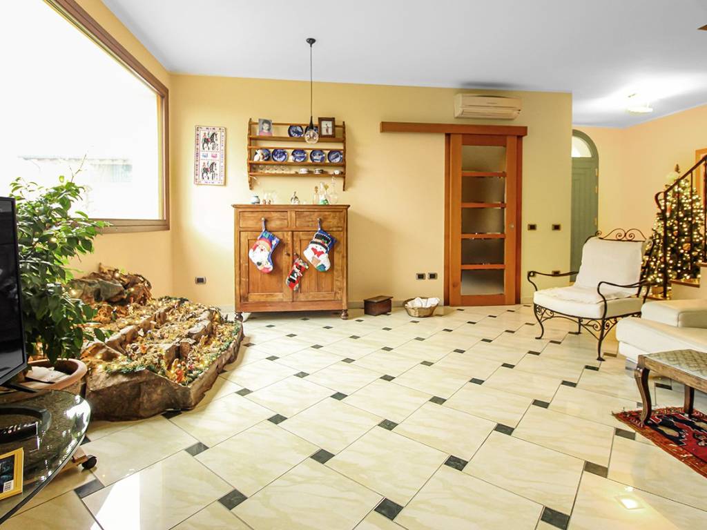 casa indipendente in vendita a Ravenna in zona Ponte Nuovo