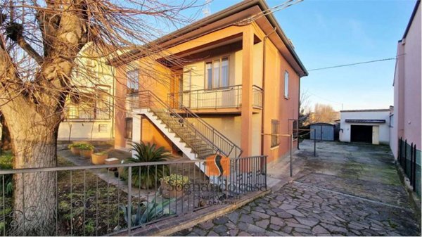 casa indipendente in vendita a Ravenna in zona Borgo Montone