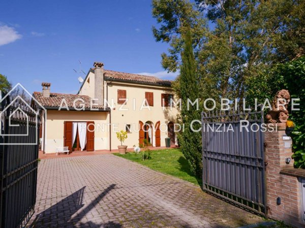 casa indipendente in vendita a Ravenna in zona Centro Storico