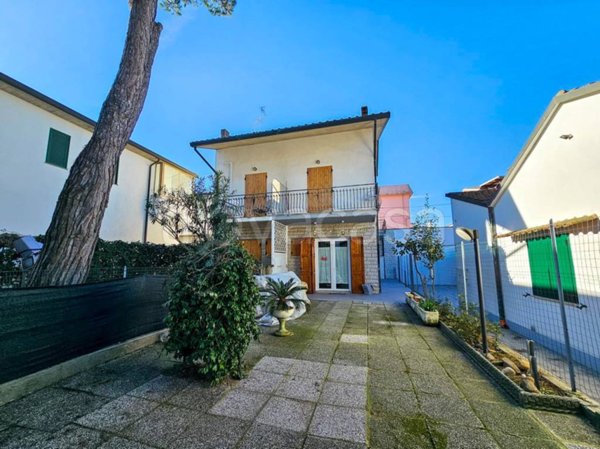 casa indipendente in vendita a Ravenna in zona Punta Marina Terme