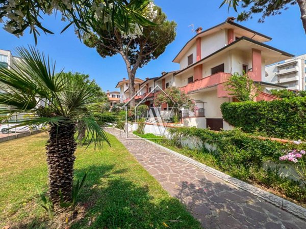 casa indipendente in vendita a Ravenna in zona Lido Adriano