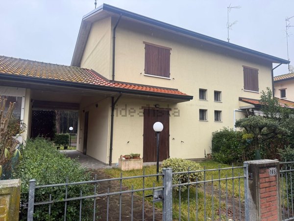 casa indipendente in vendita a Ravenna in zona Punta Marina Terme